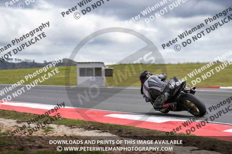 cadwell no limits trackday;cadwell park;cadwell park photographs;cadwell trackday photographs;enduro digital images;event digital images;eventdigitalimages;navarra;no limits trackdays;peter wileman photography;racing digital images;trackday digital images;trackday photos